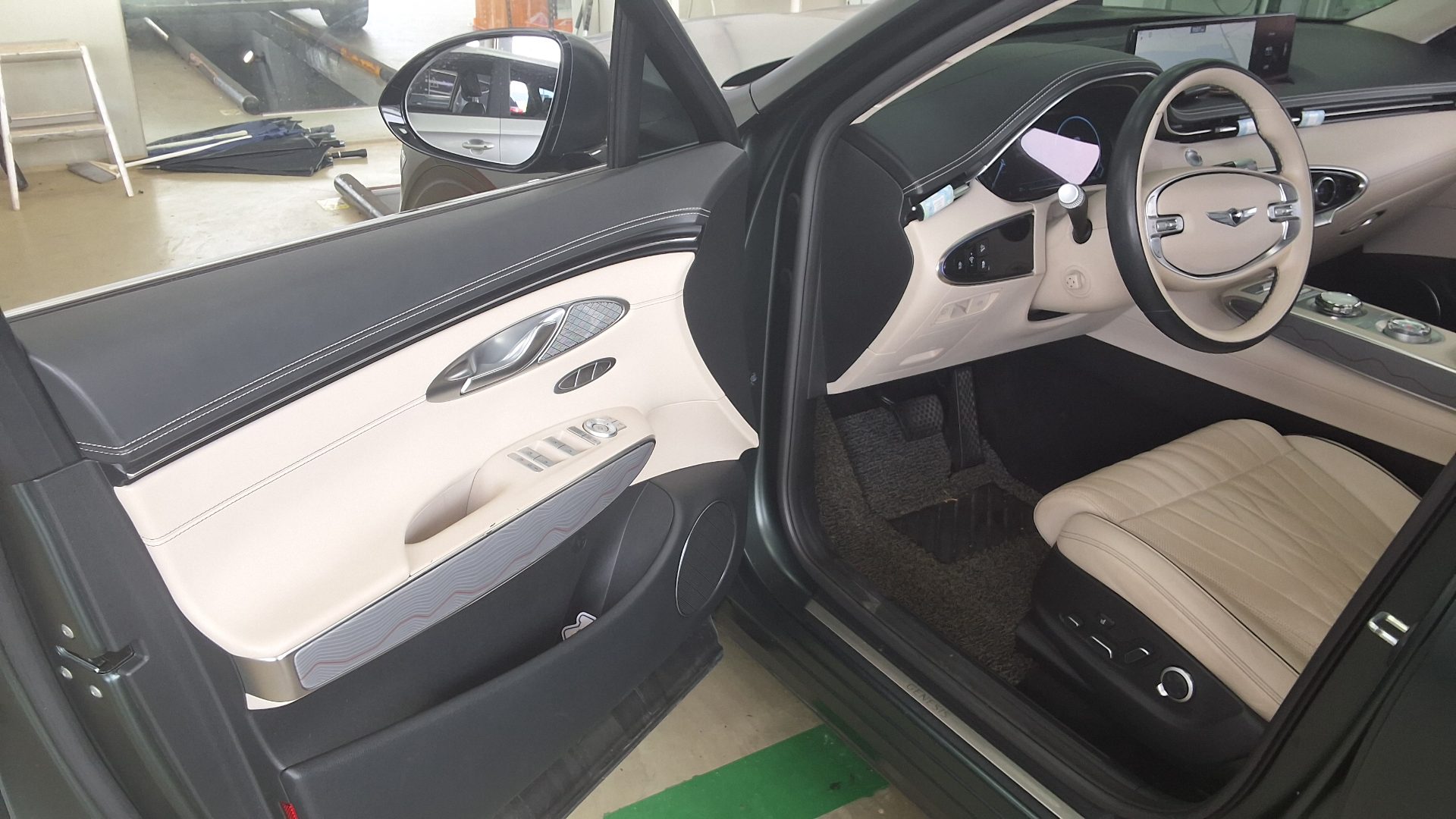 2021 - genesis gv70