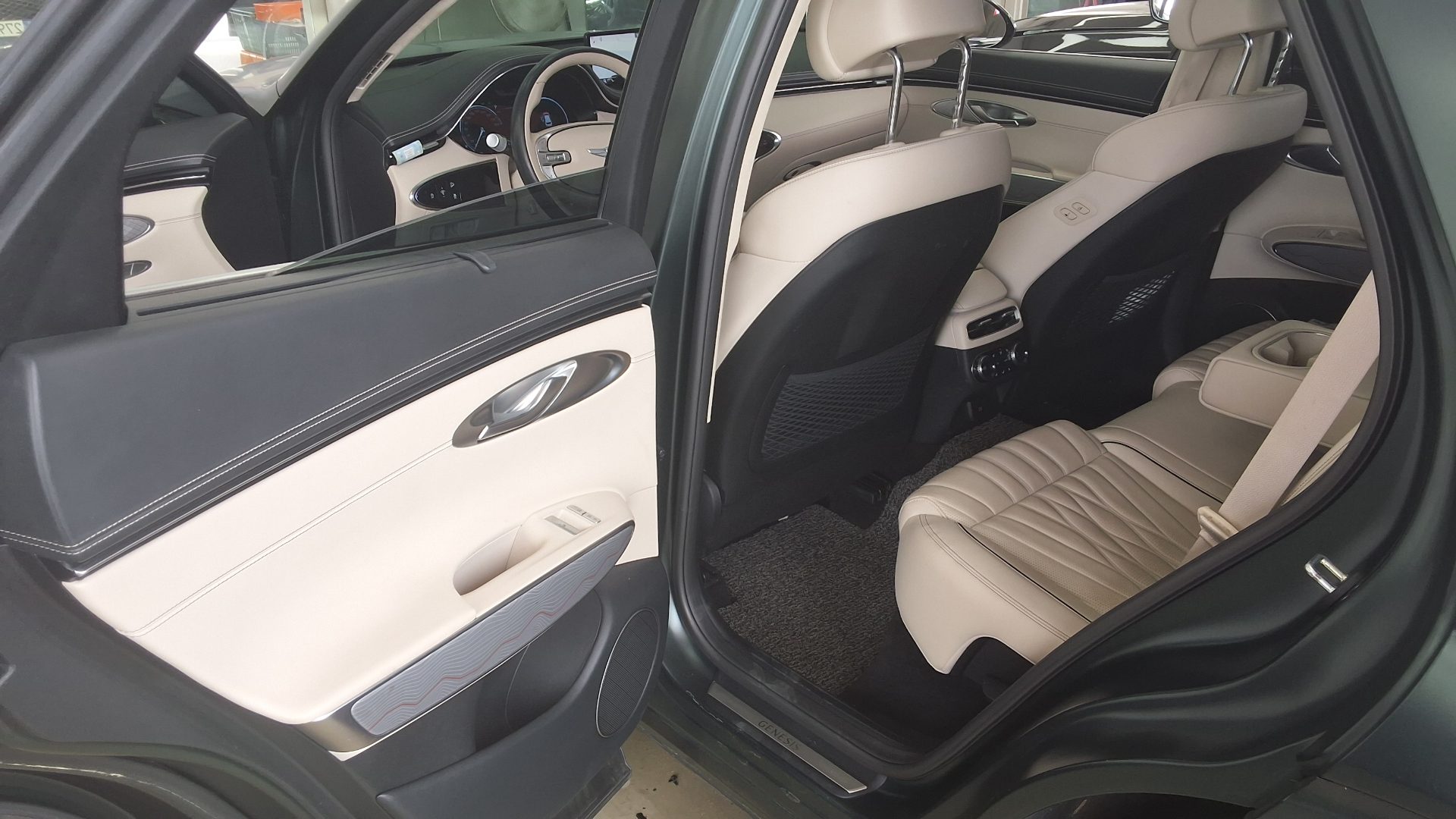2021 - genesis gv70
