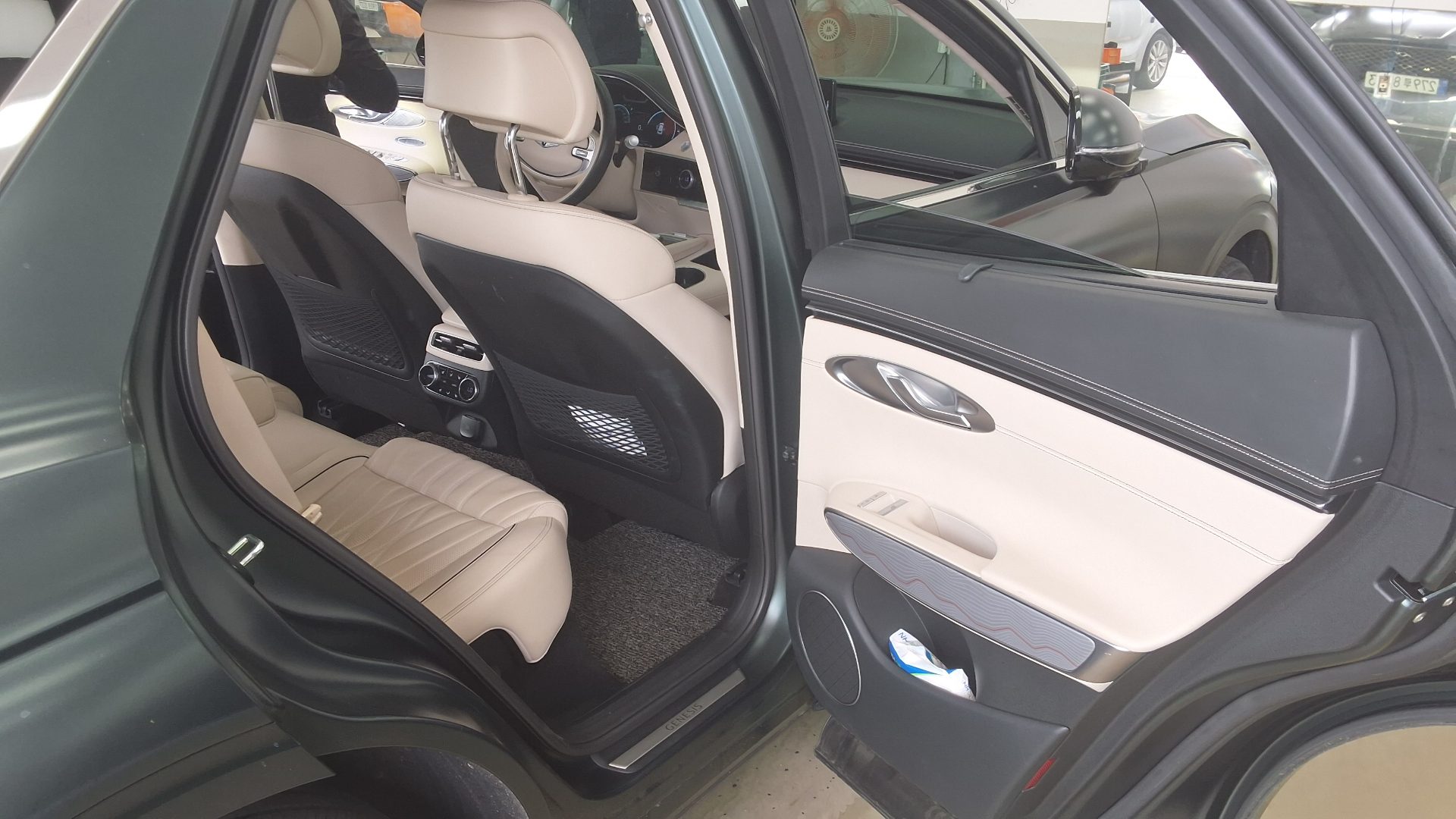 2021 - genesis gv70