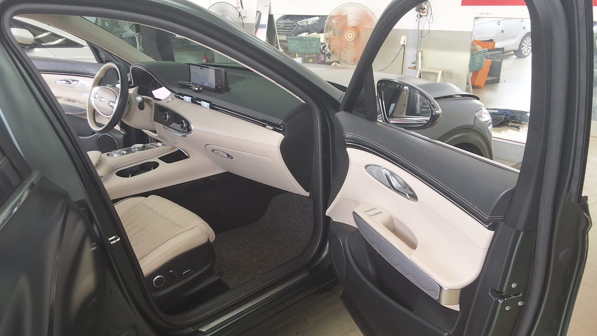 2021 - genesis gv70