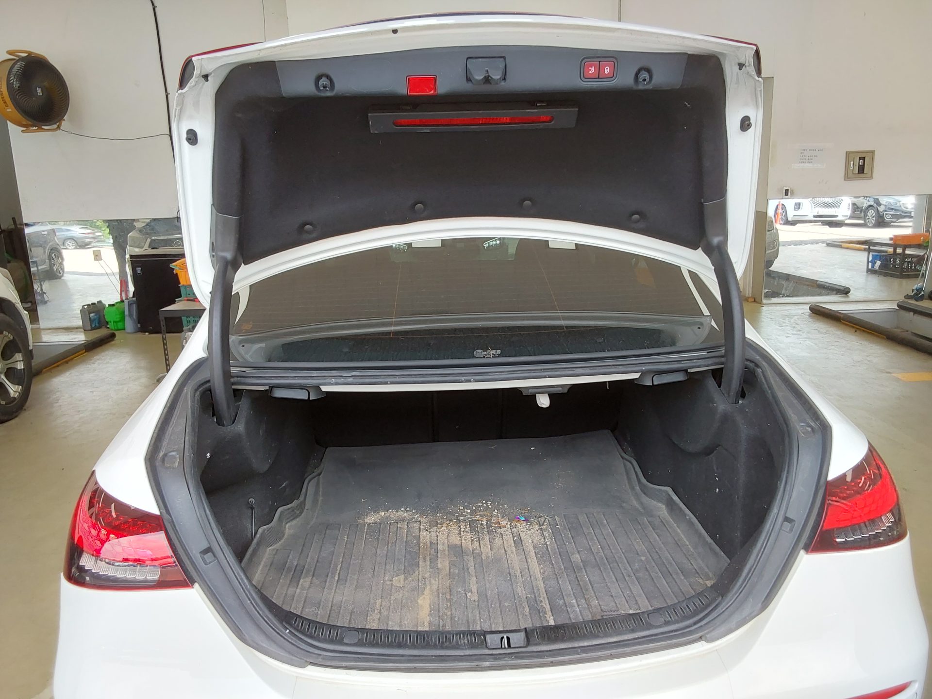 Mercedes-Benz E250 2022 — صورة 8