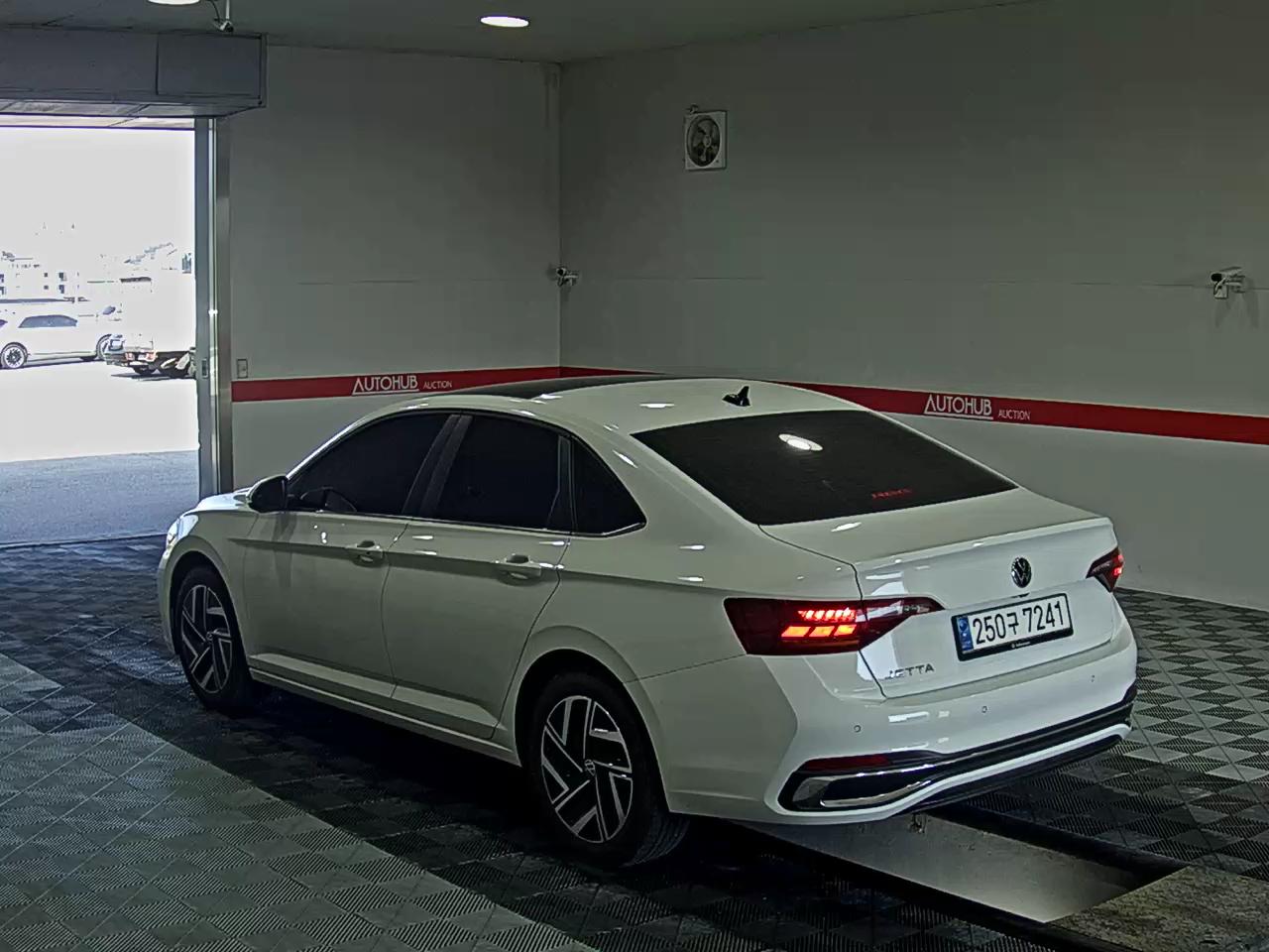 Volkswagen Jetta 2023 — صورة 2