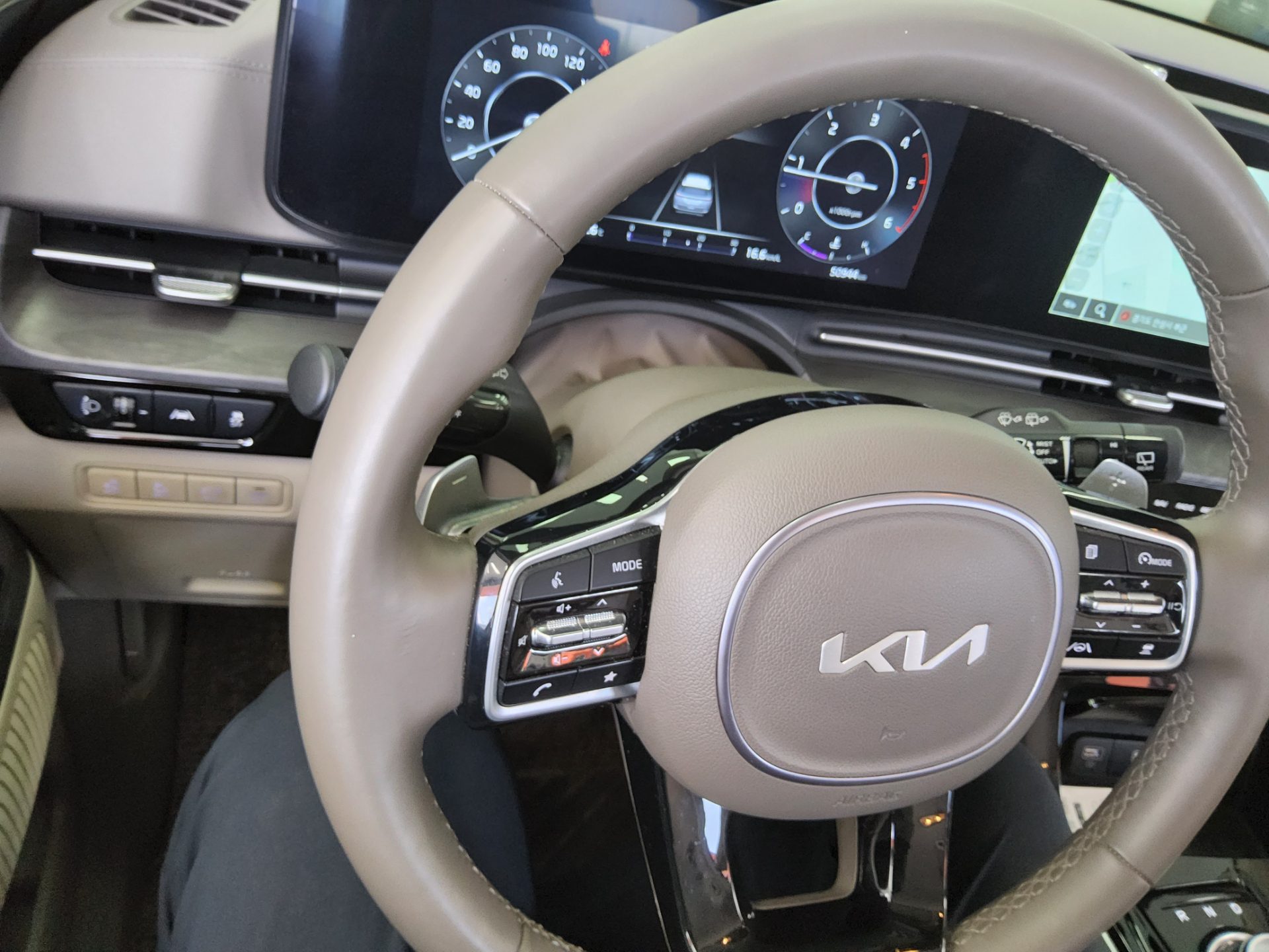 2023 - kia carnival
