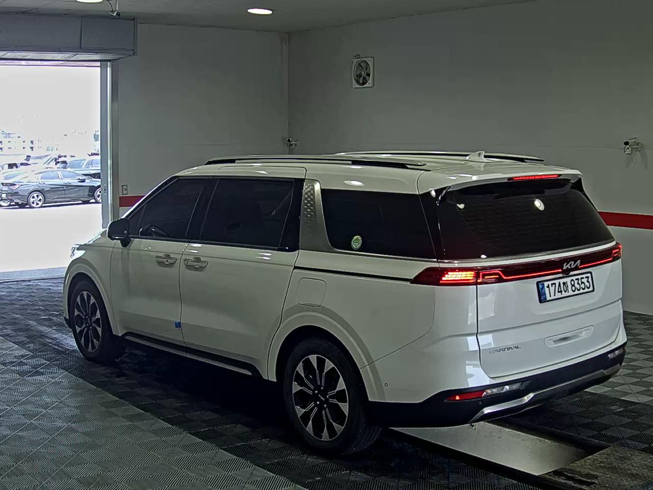 2023 - kia carnival