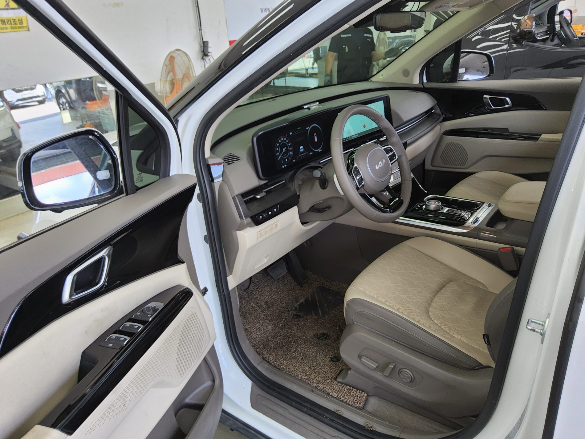 2023 - kia carnival