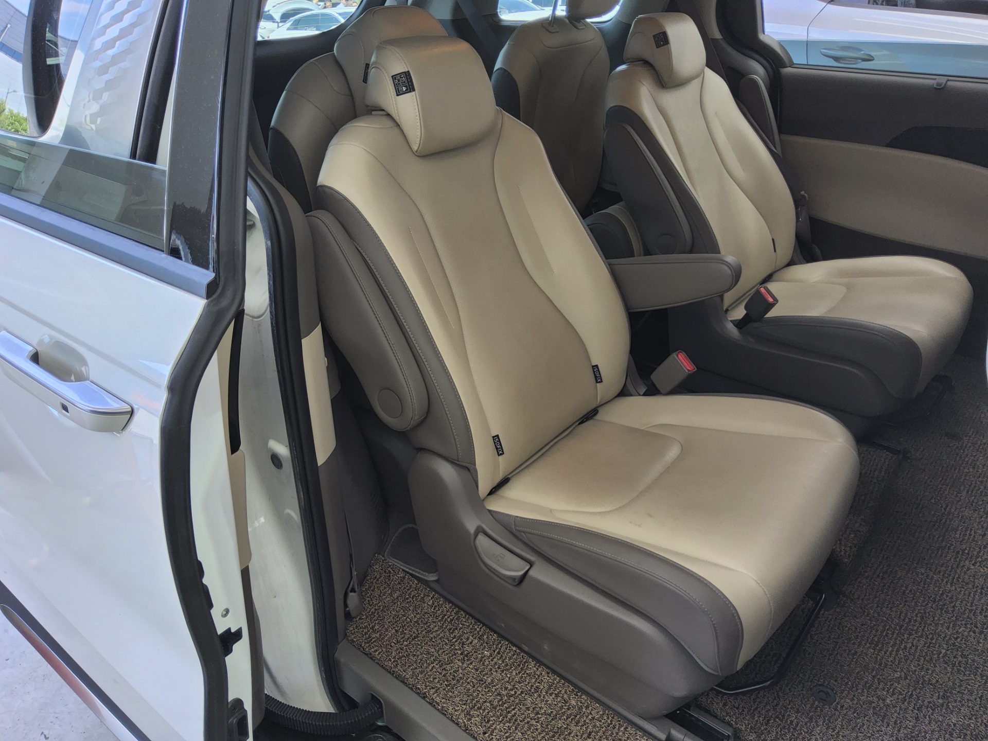 2023 - kia carnival