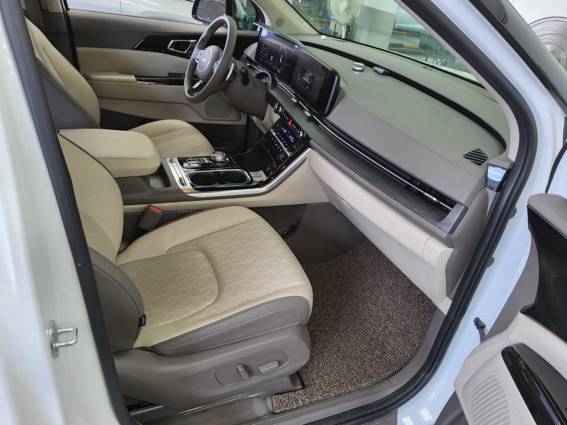 2023 - kia carnival