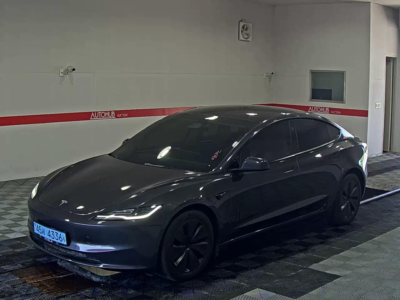 Tesla Model 3 2024 — صورة 1