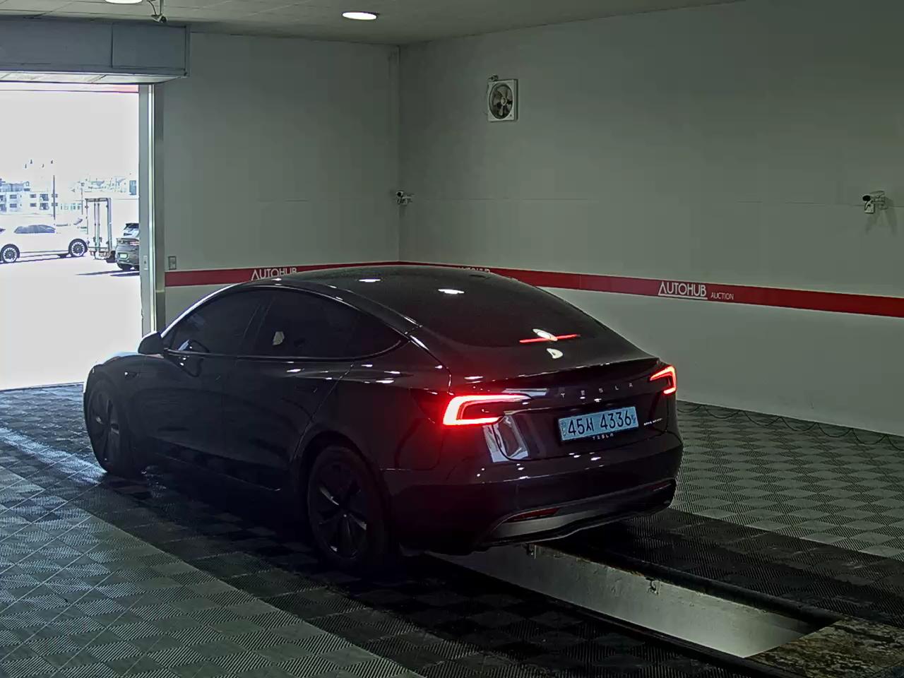 Tesla Model 3 2024 — صورة 2