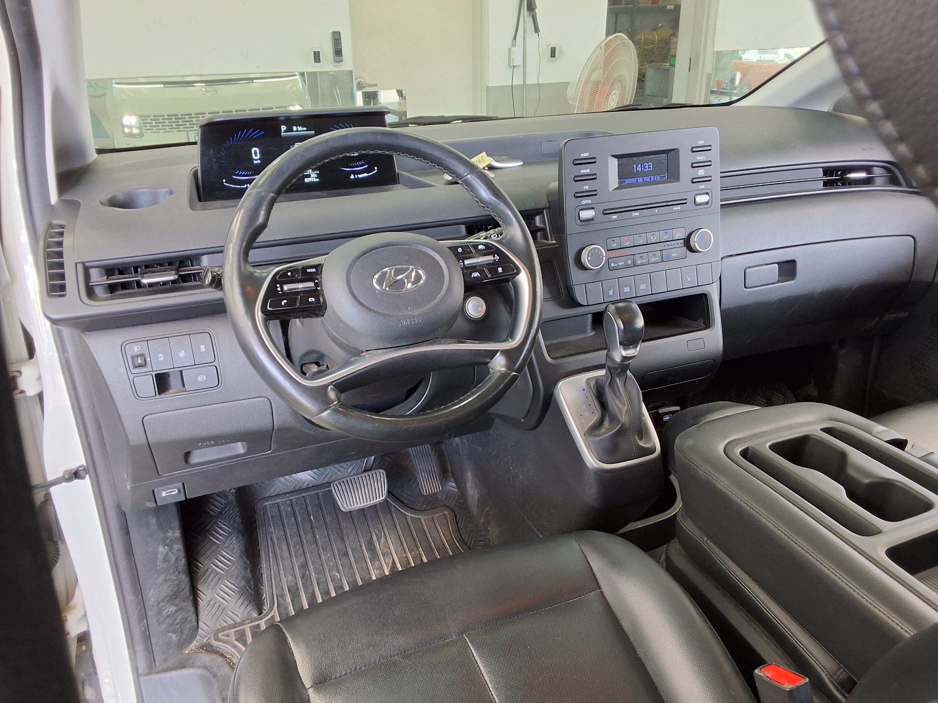 2022 - hyundai staria