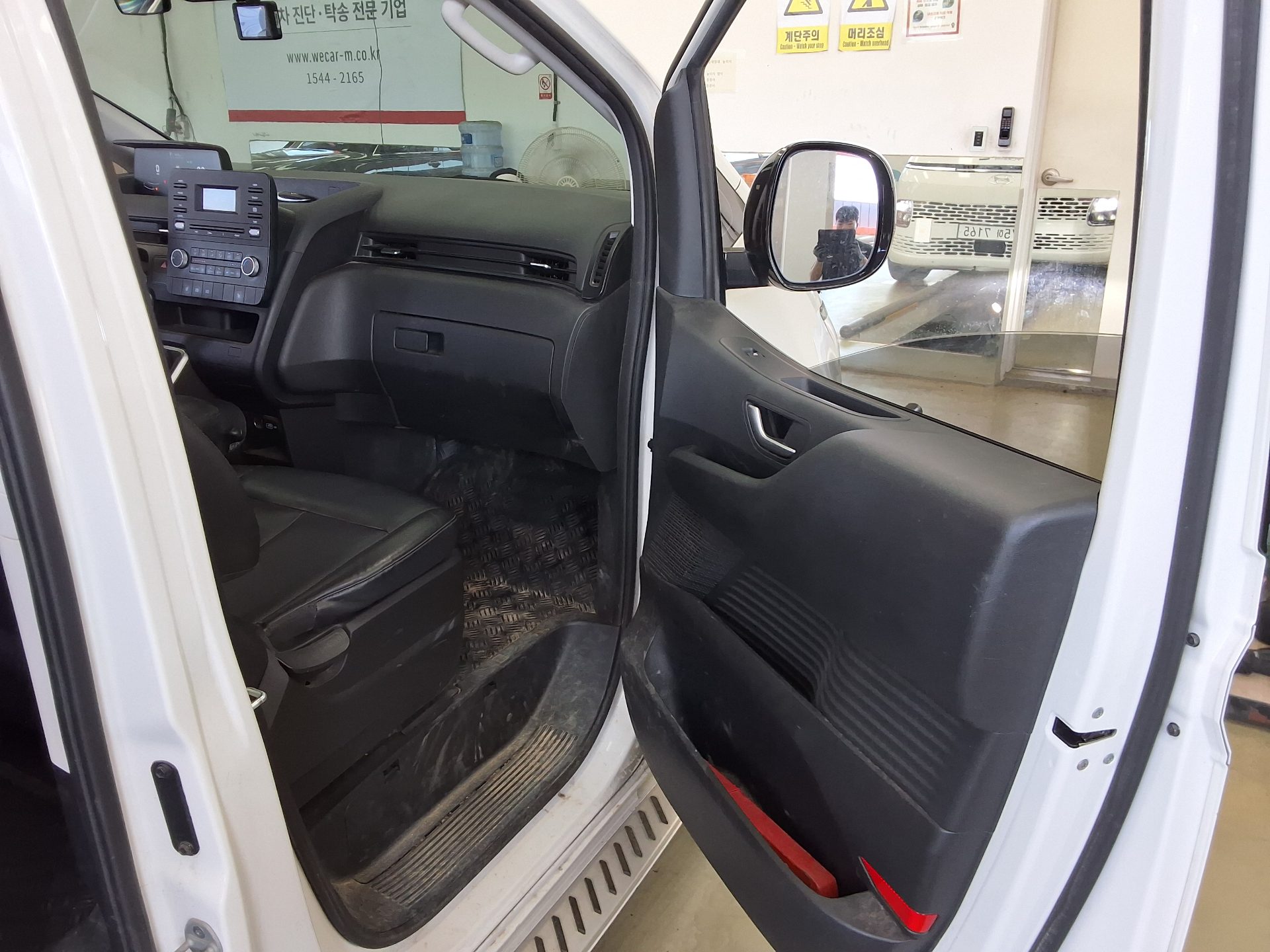 2022 - hyundai staria
