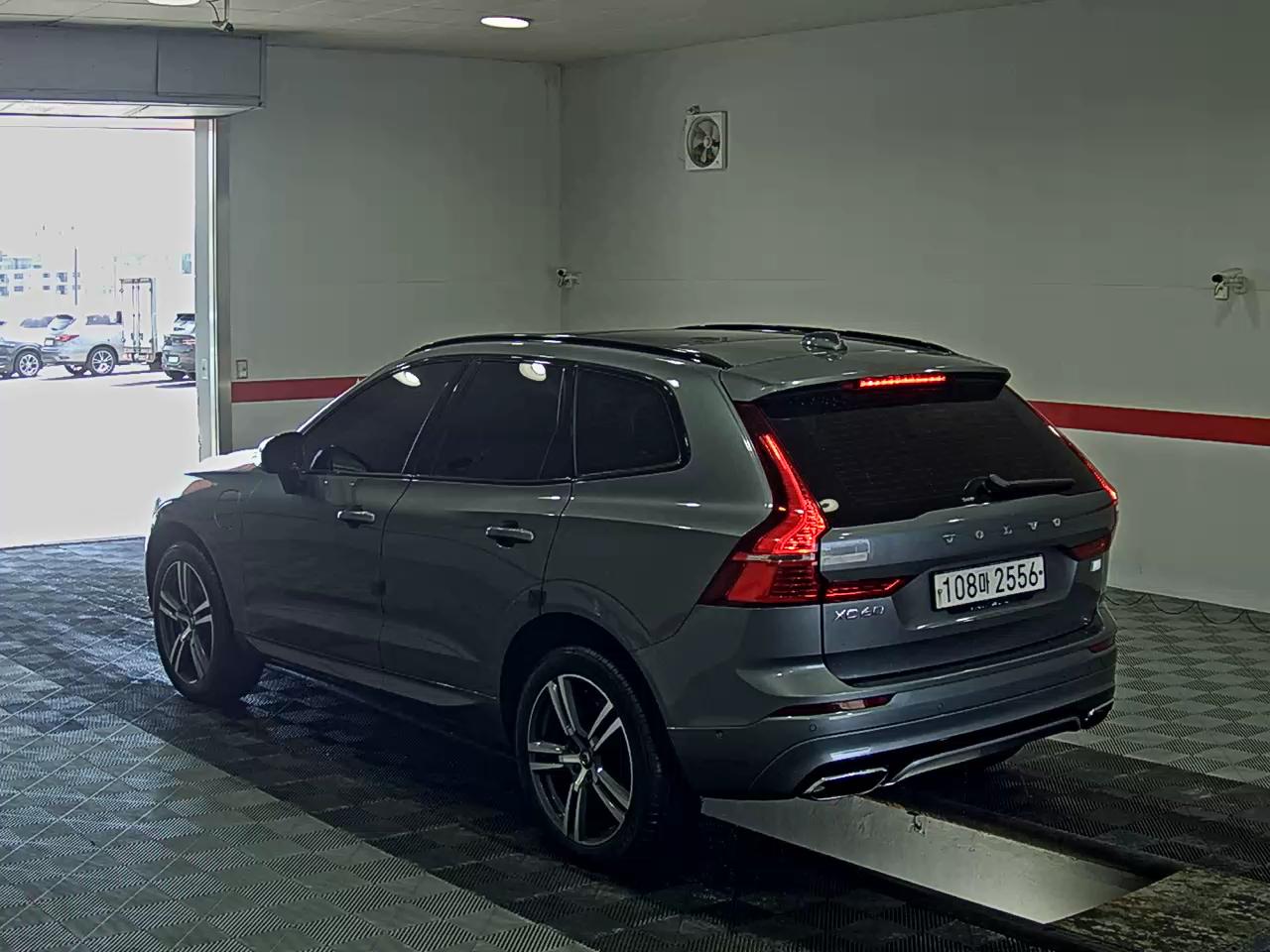 Volvo Xc60 2021 — صورة 2