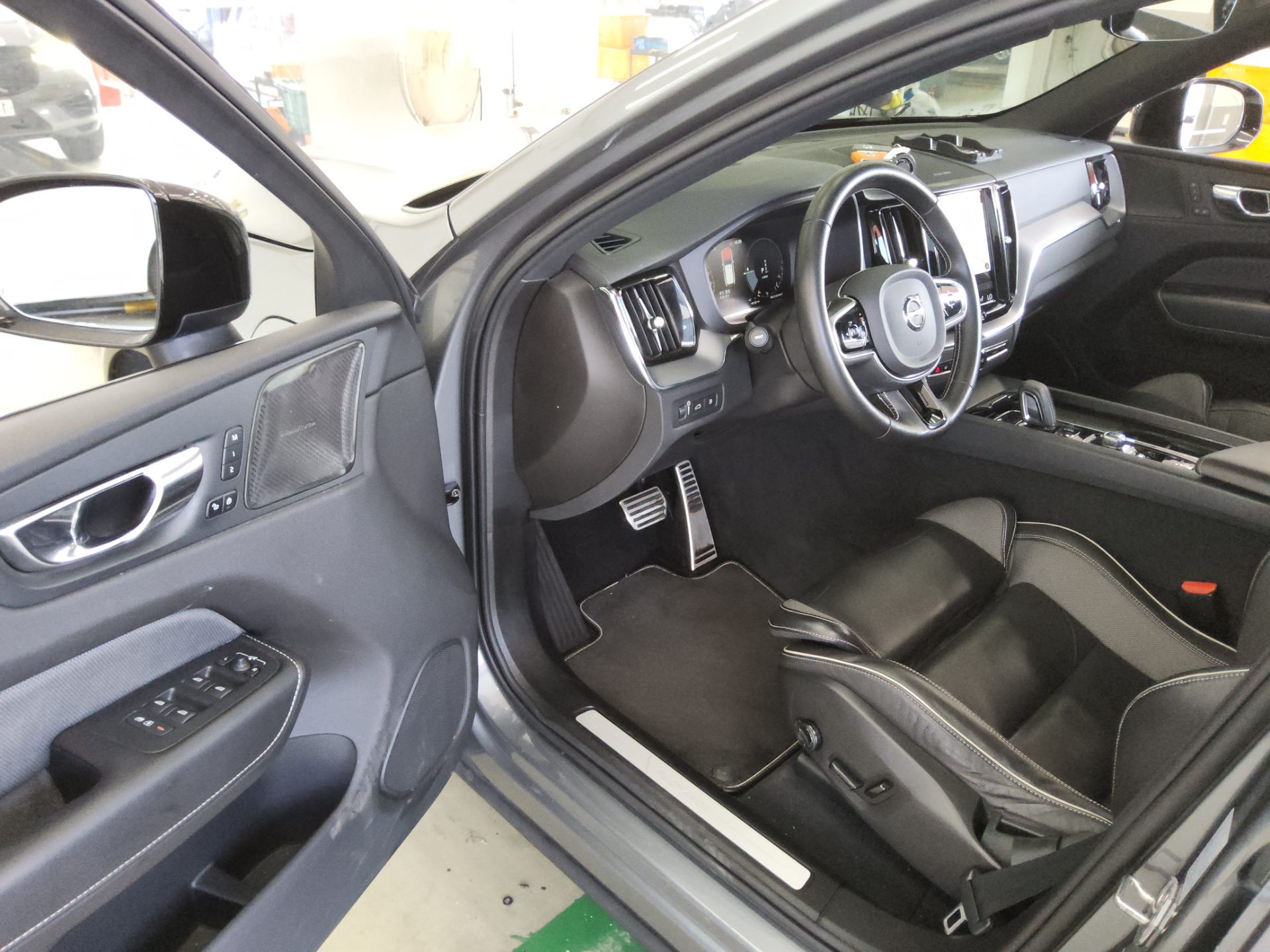 Volvo Xc60 2021 — صورة 3