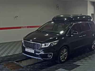 KIA CARNIVAL -LIMOUSINE