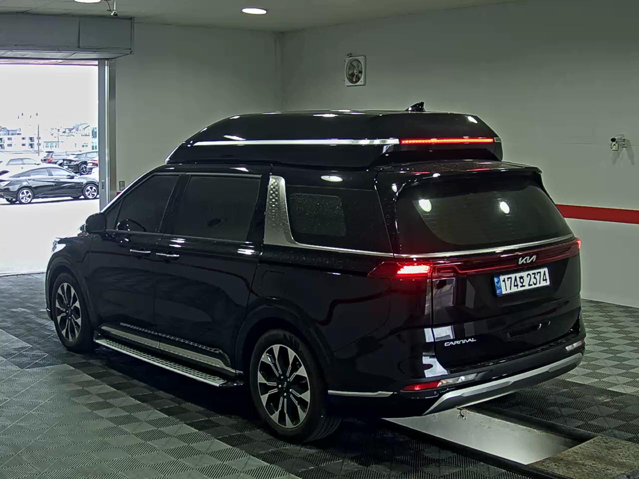 2023 - kia carnival