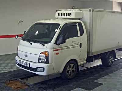 HYUNDAI PORTER II FREEZER BOX TRUCK SUPER CAB