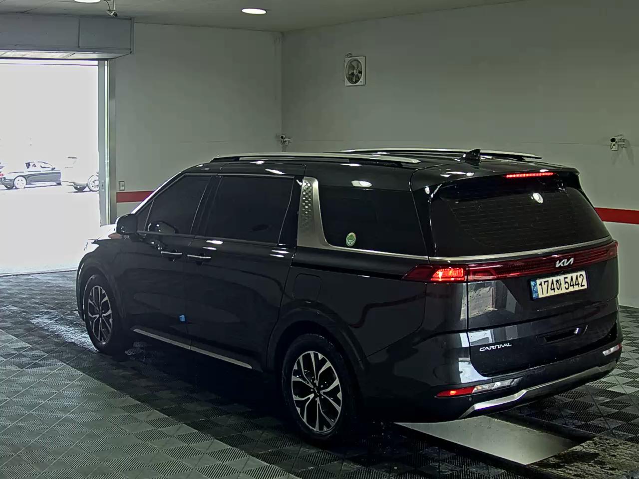 2023 - kia carnival