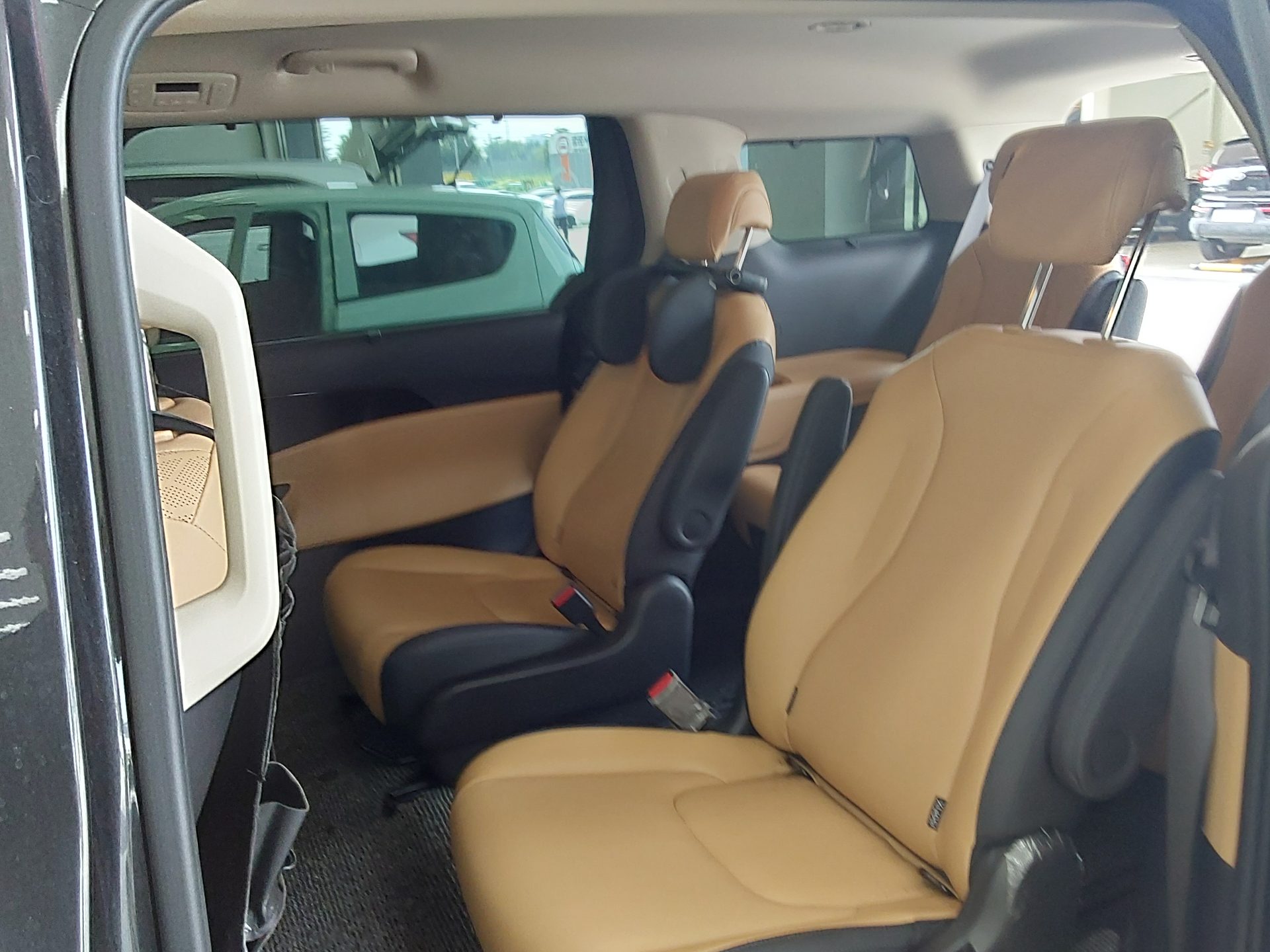 2023 - kia carnival
