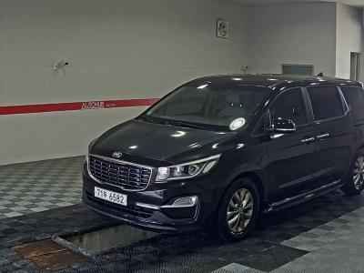 KIA CARNIVAL DELUXE