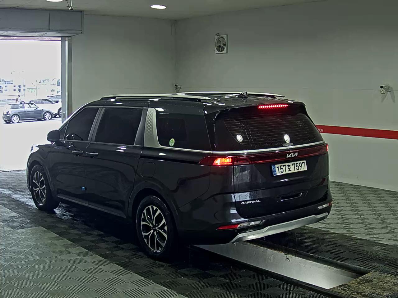 2023 - kia carnival