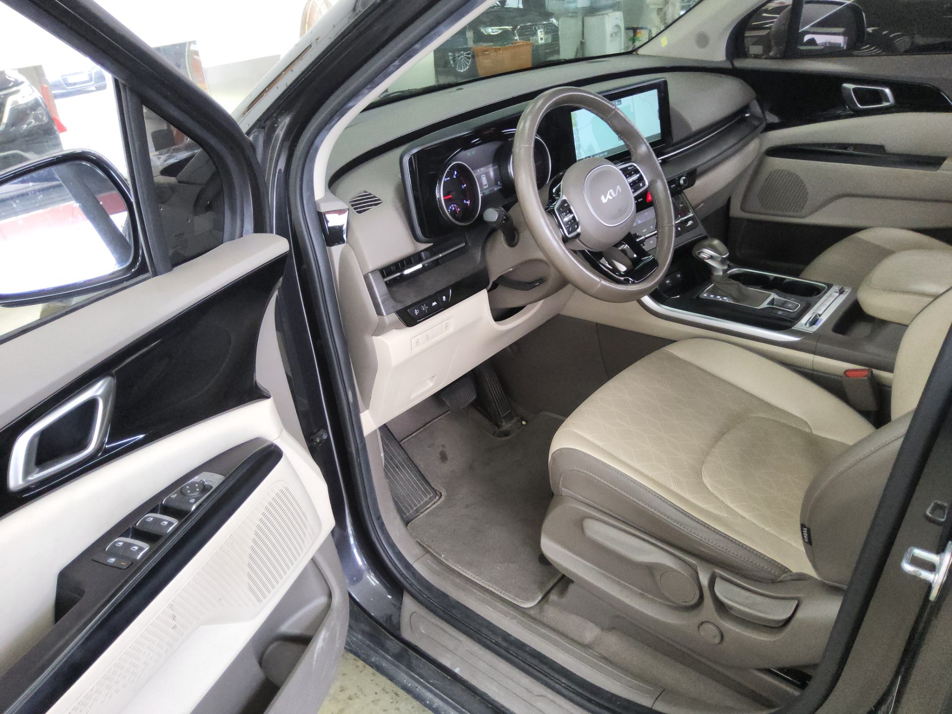 2023 - kia carnival