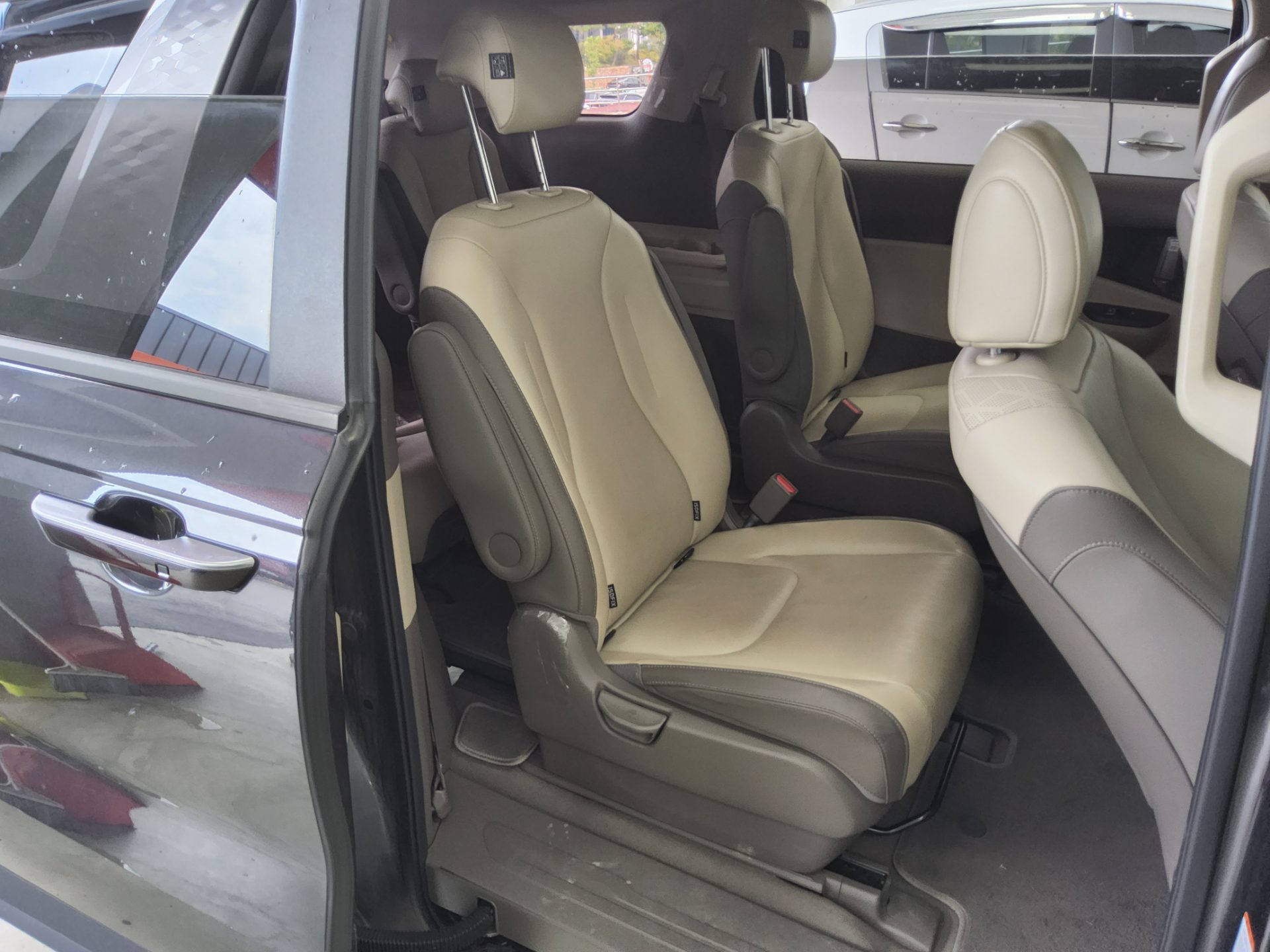 2023 - kia carnival