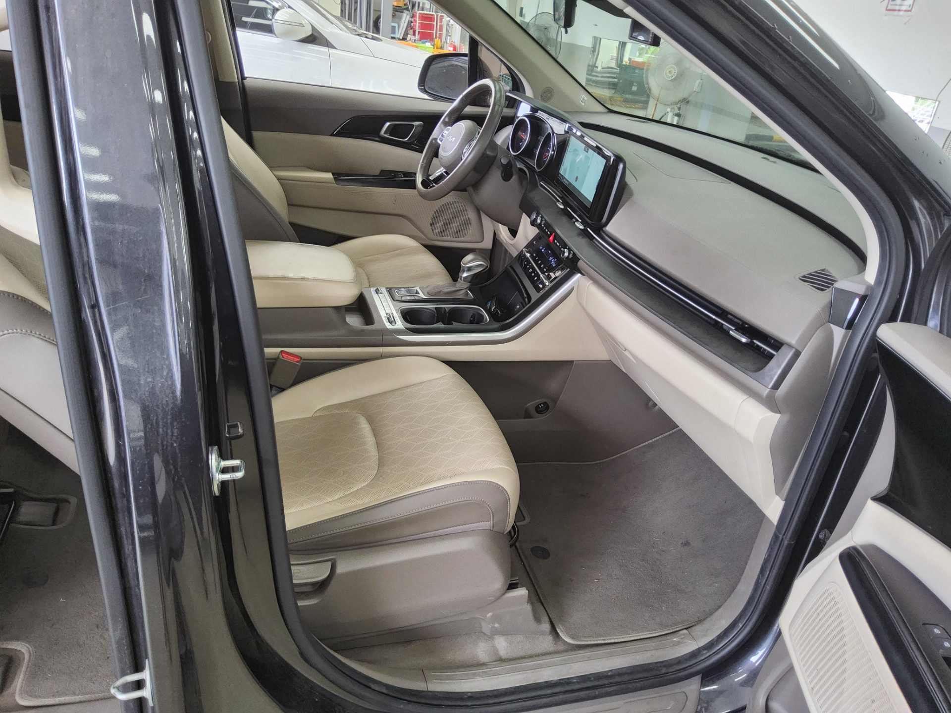 2023 - kia carnival