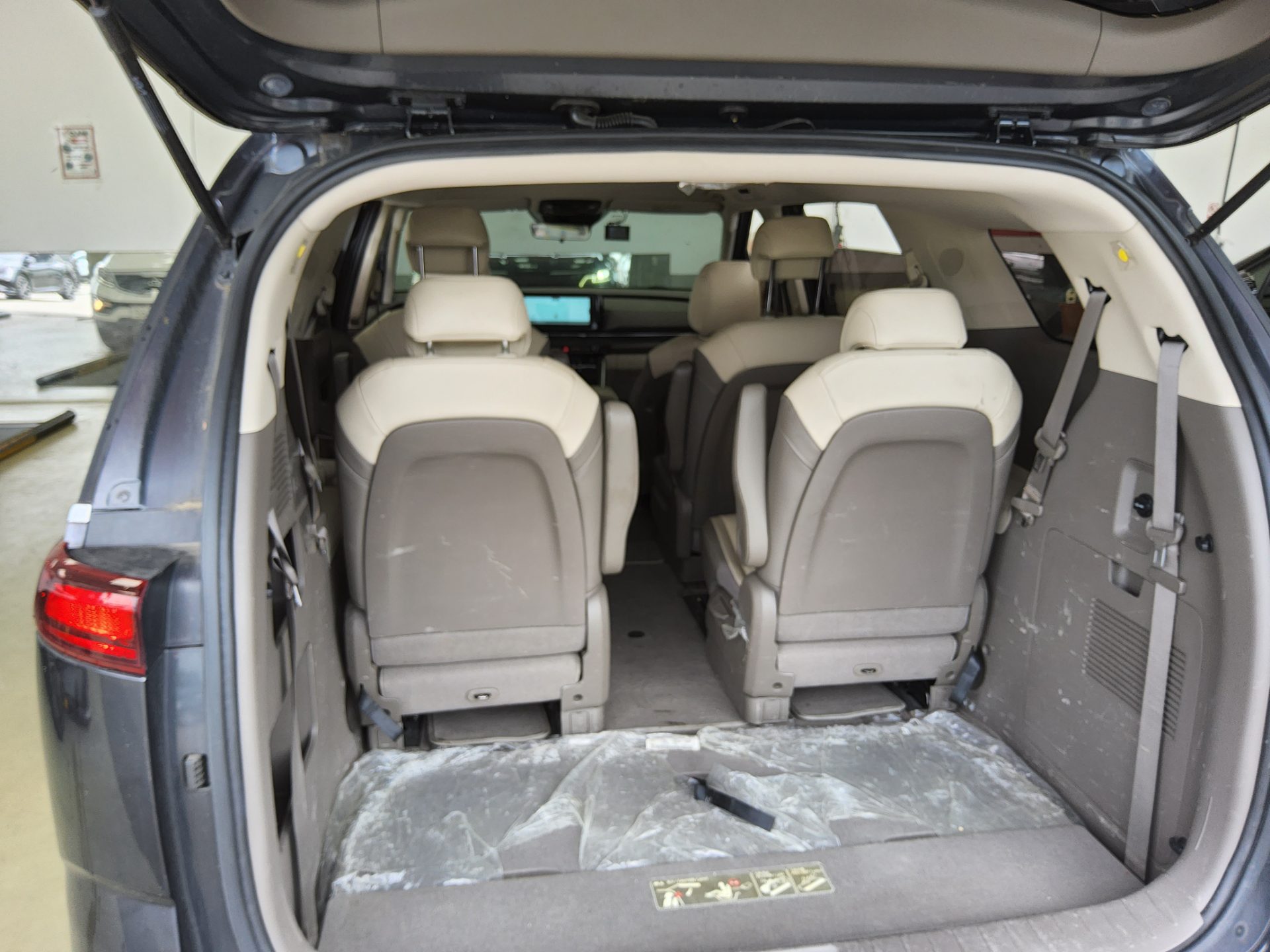 2023 - kia carnival