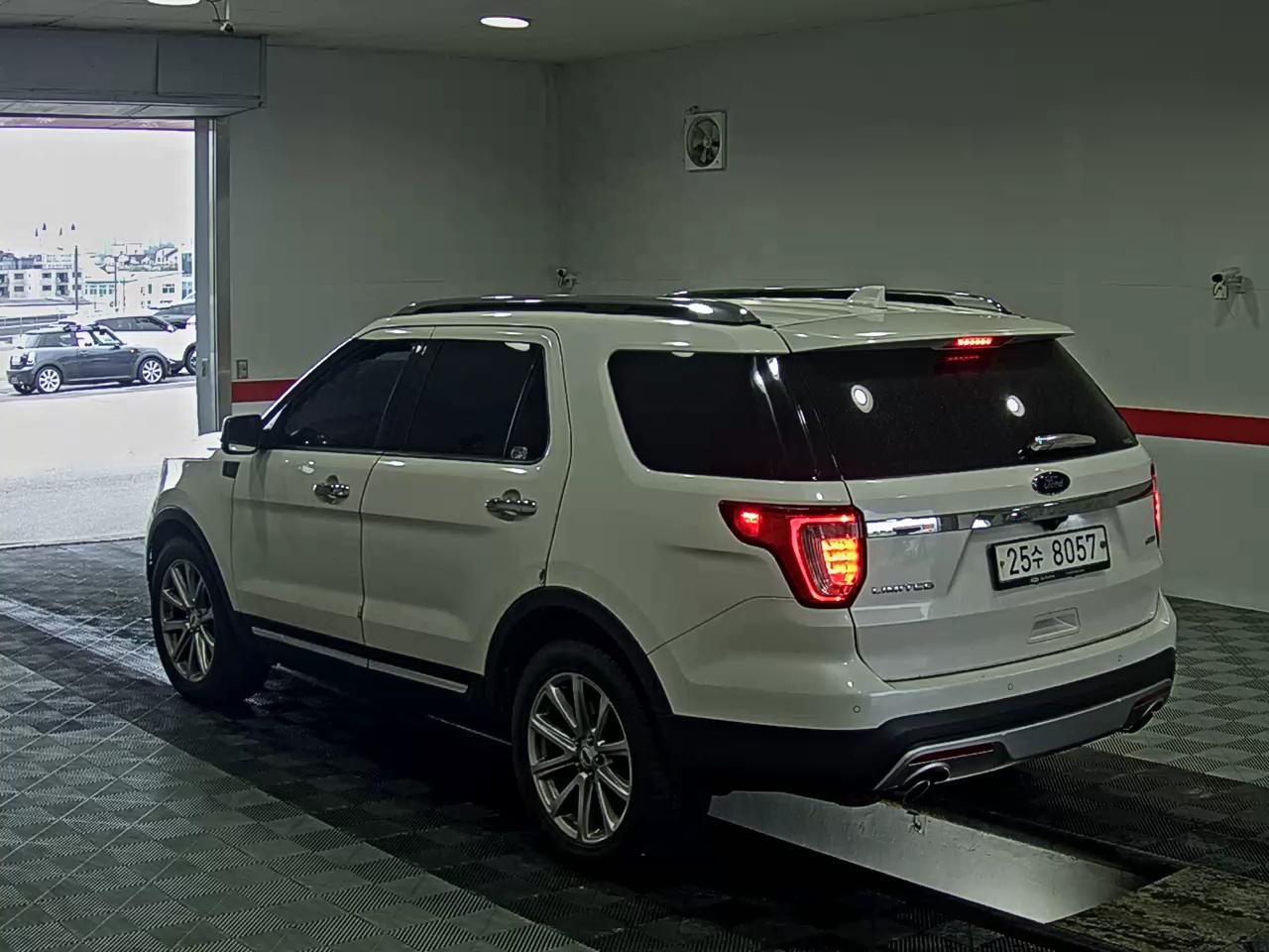 2016 - ford explorer