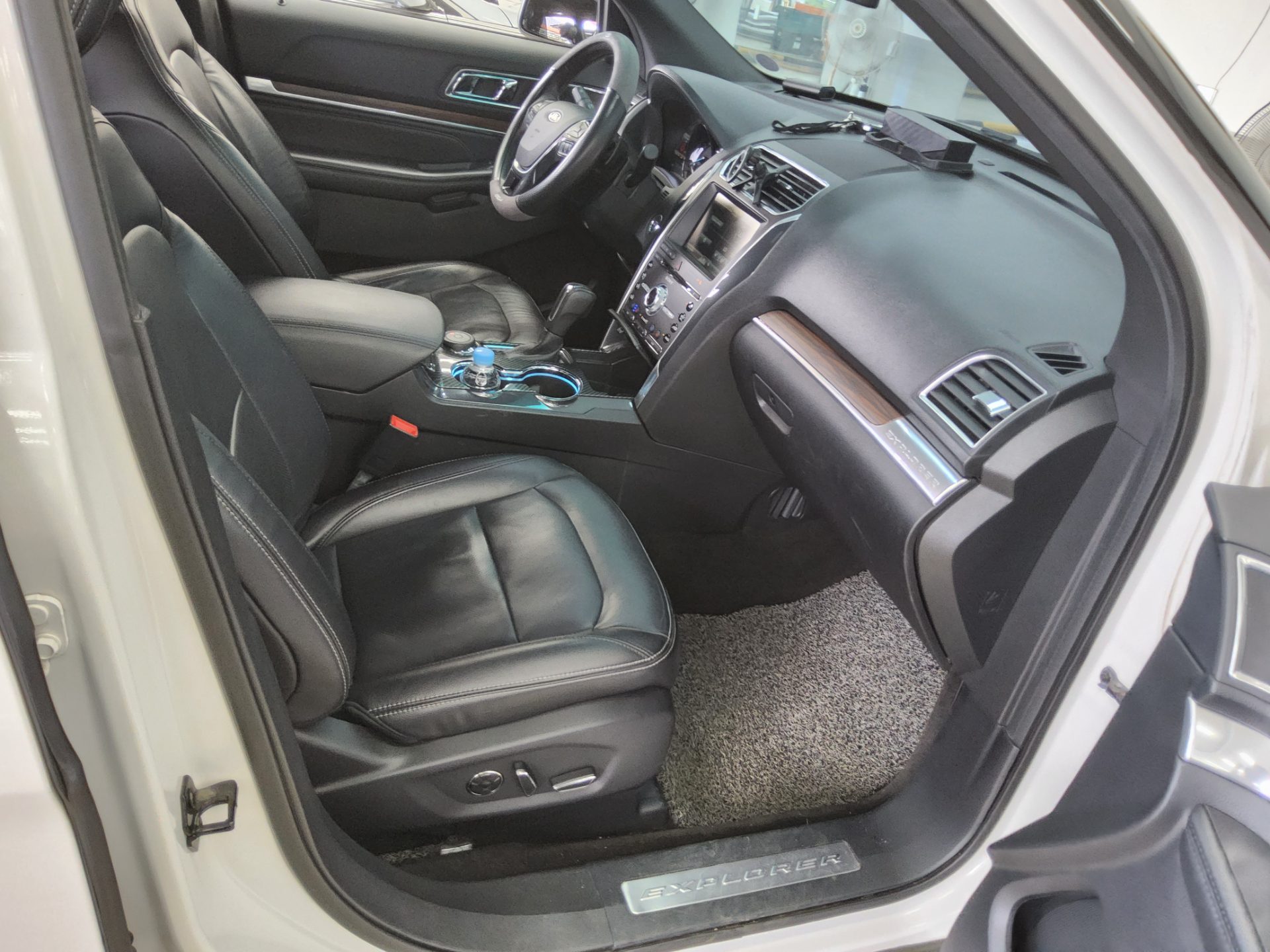 2016 - ford explorer