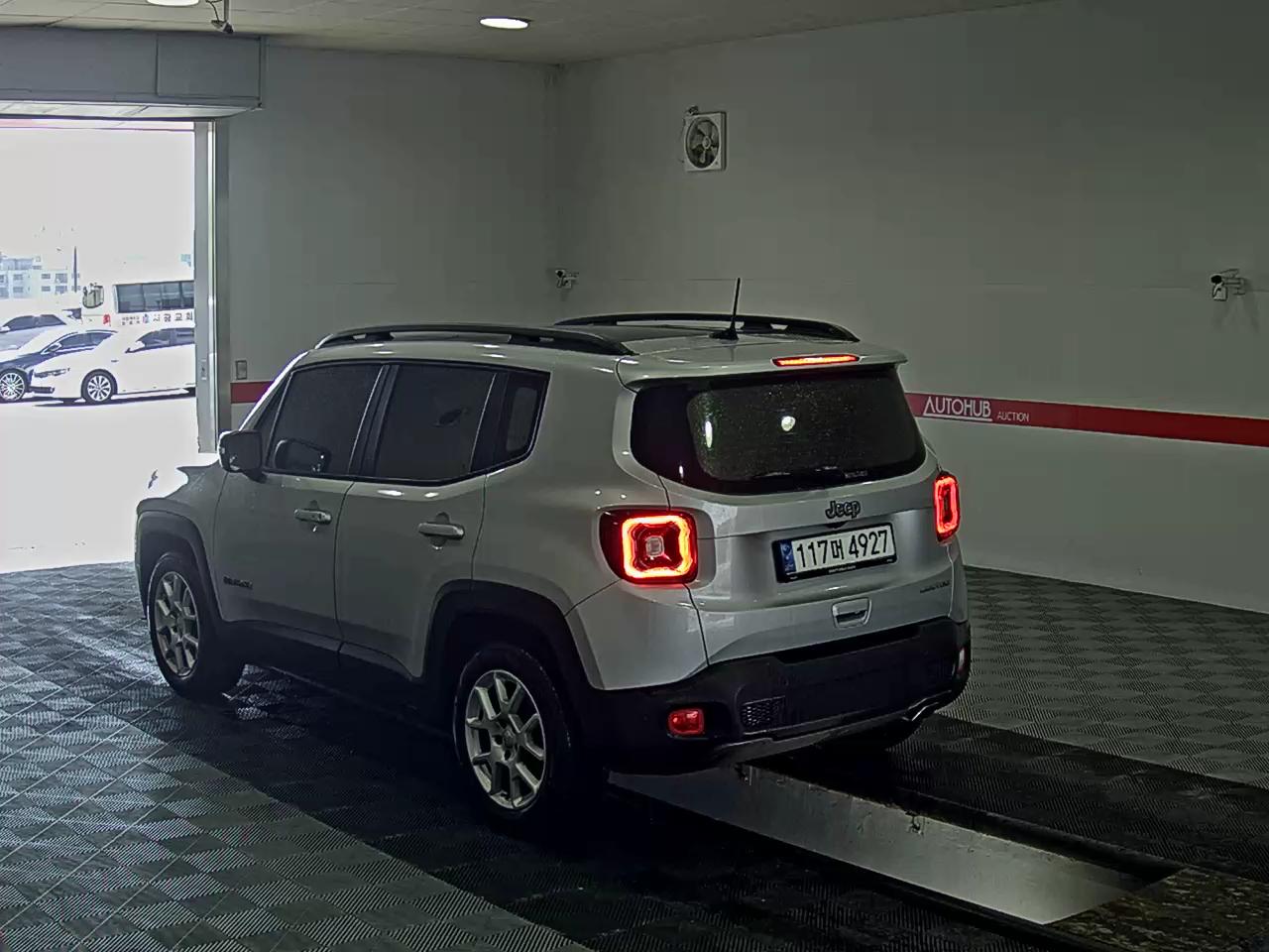 جيب Renegade 2021 — صورة 2