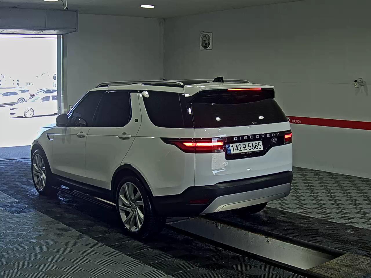 Land Rover Discovery 2022 — صورة 2