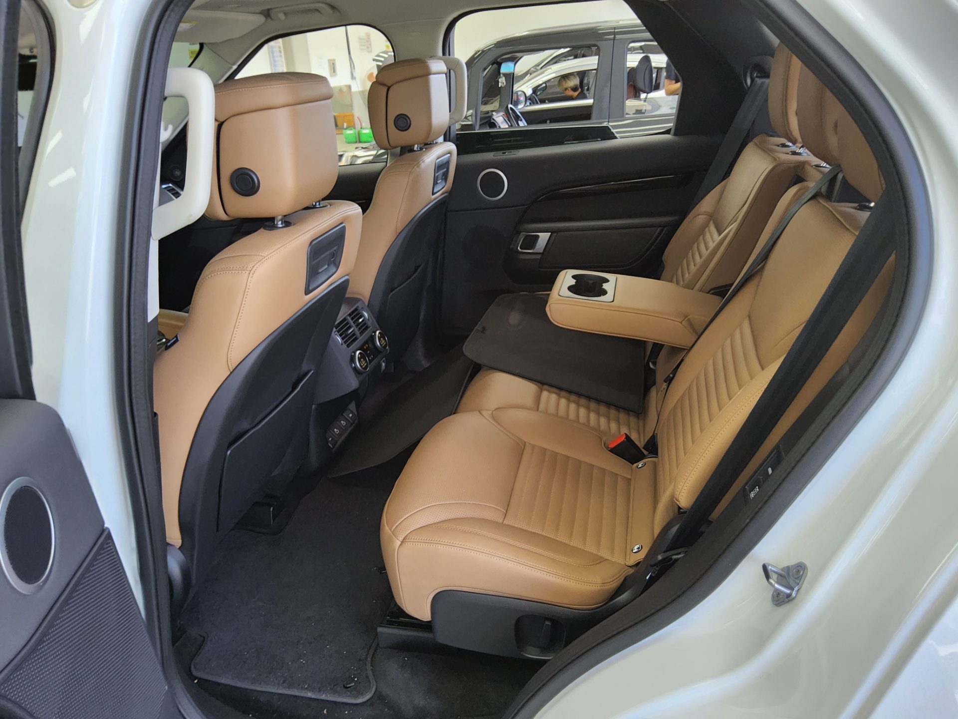 Land Rover Discovery 2022 — صورة 5