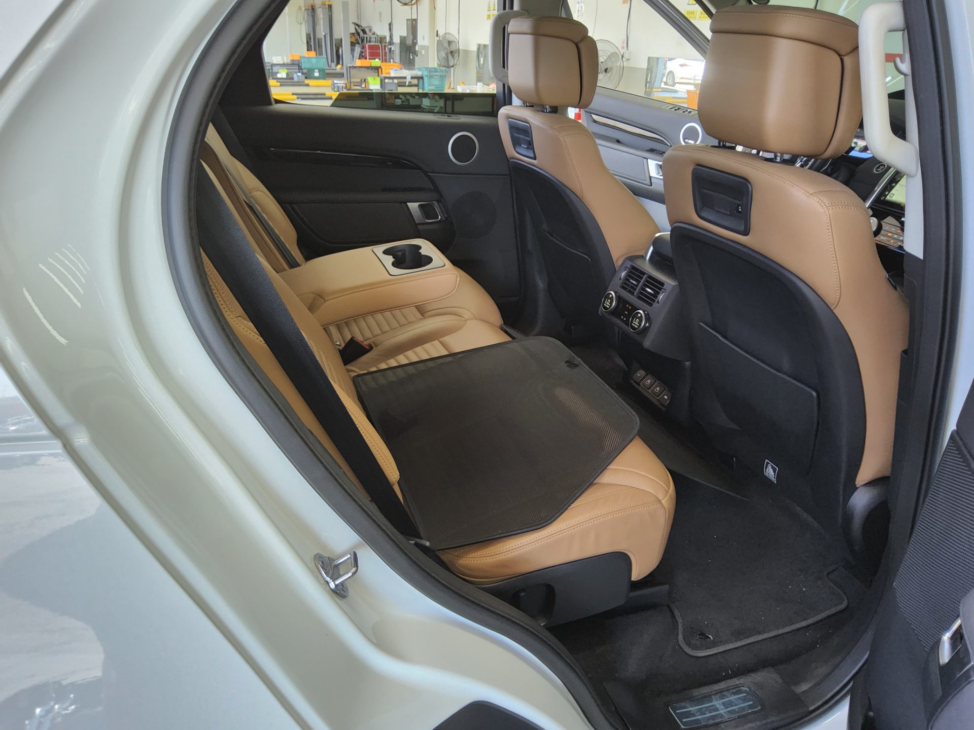 Land Rover Discovery 2022 — صورة 6
