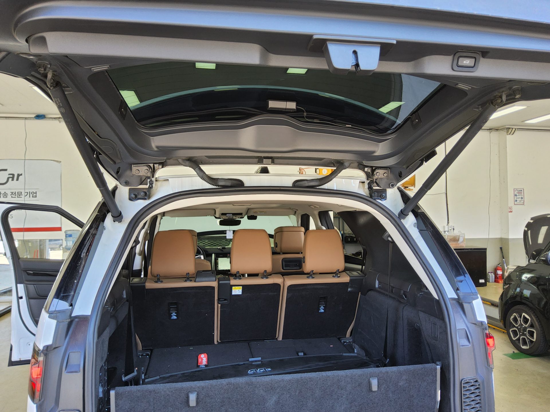 Land Rover Discovery 2022 — صورة 8