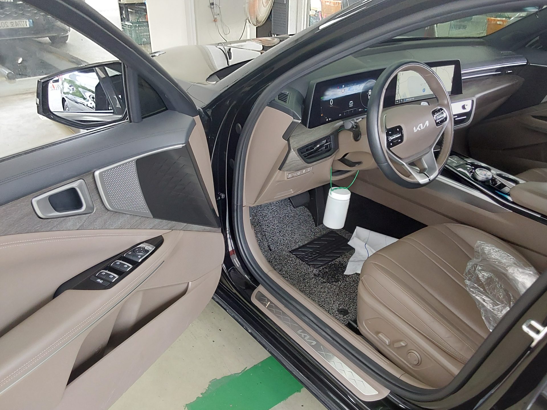 2023 - kia k8
