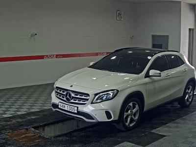 MERCEDES-BENZ GLA-CLASS GLA 220