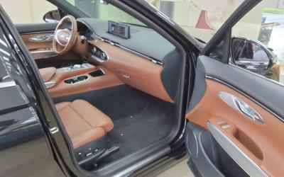 جينيسيس Gv70 2.5T دفع رباعي Base Model 2023 2.5T دفع رباعي