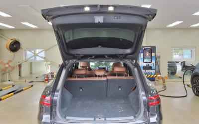 جينيسيس Gv70 2.5T دفع رباعي Base Model 2023 2.5T دفع رباعي