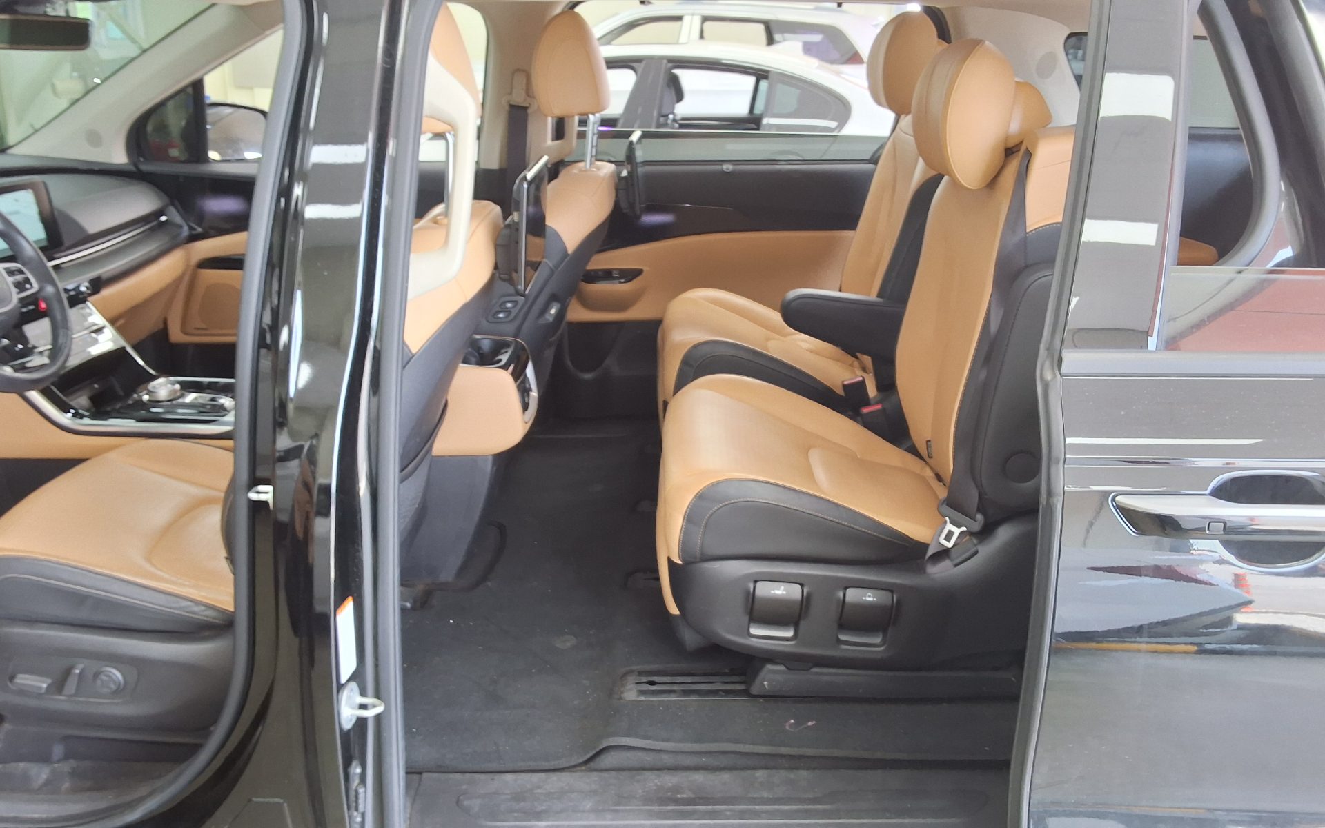 2021 - kia carnival