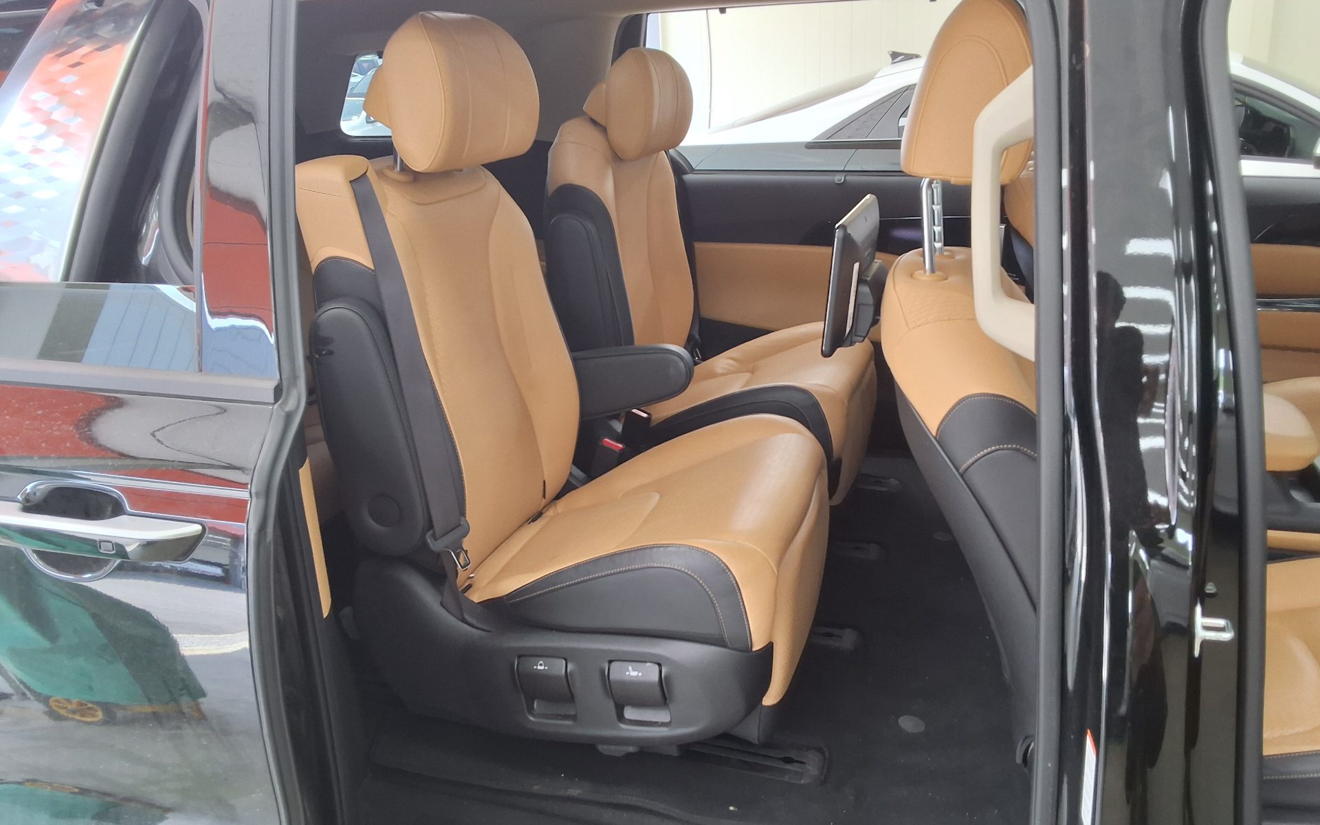 2021 - kia carnival