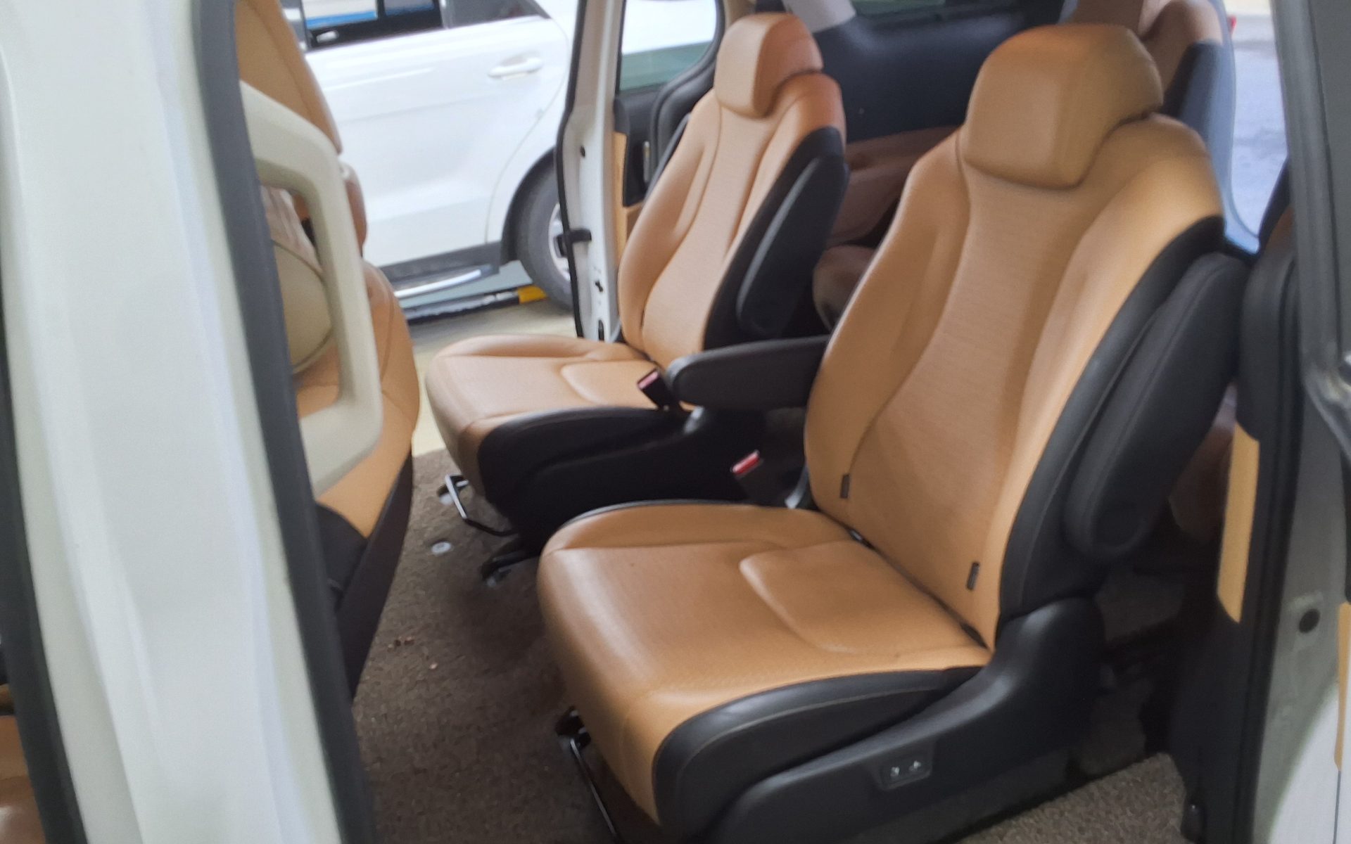 2022 - kia carnival