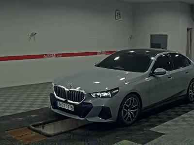 BMW 5 SERIES (8TH GEN) 520i M PACK
