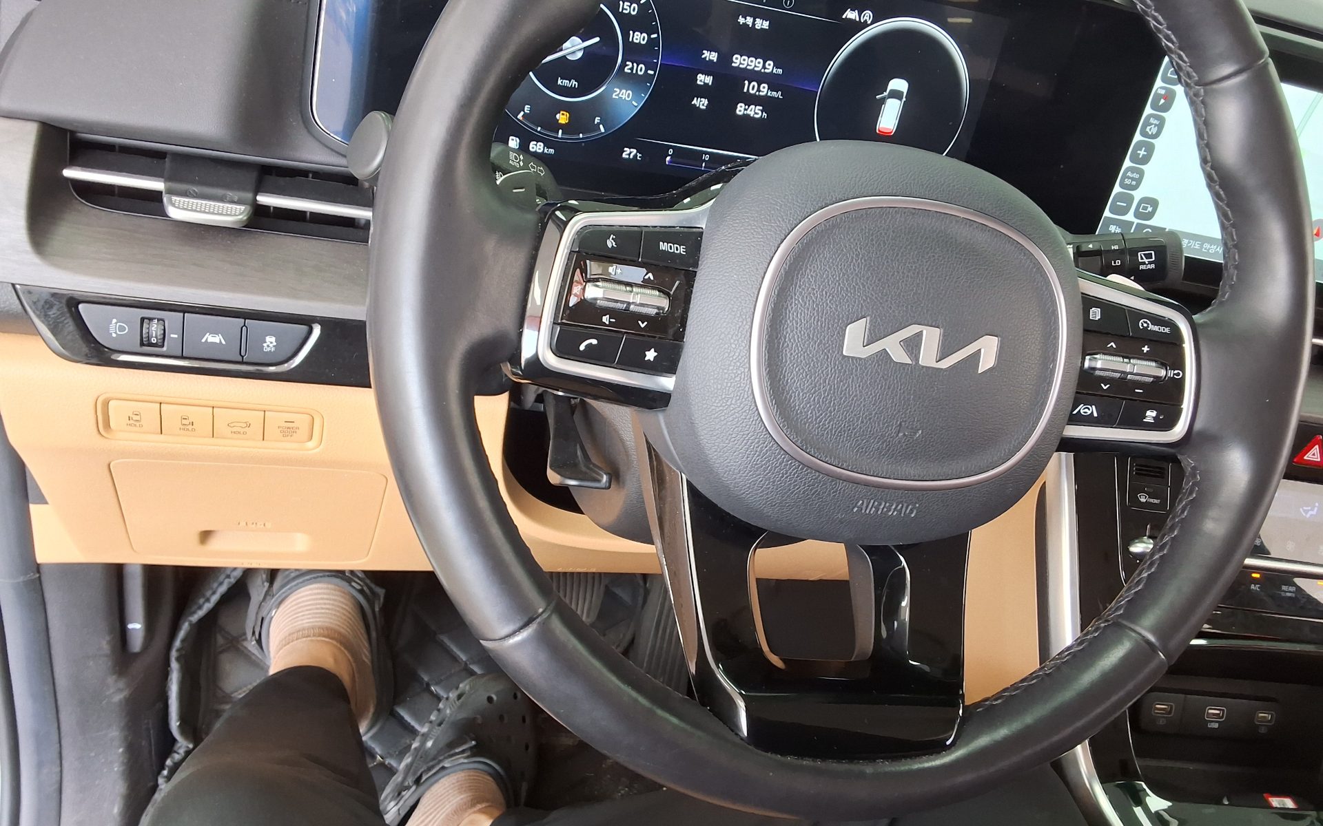 2023 - kia carnival