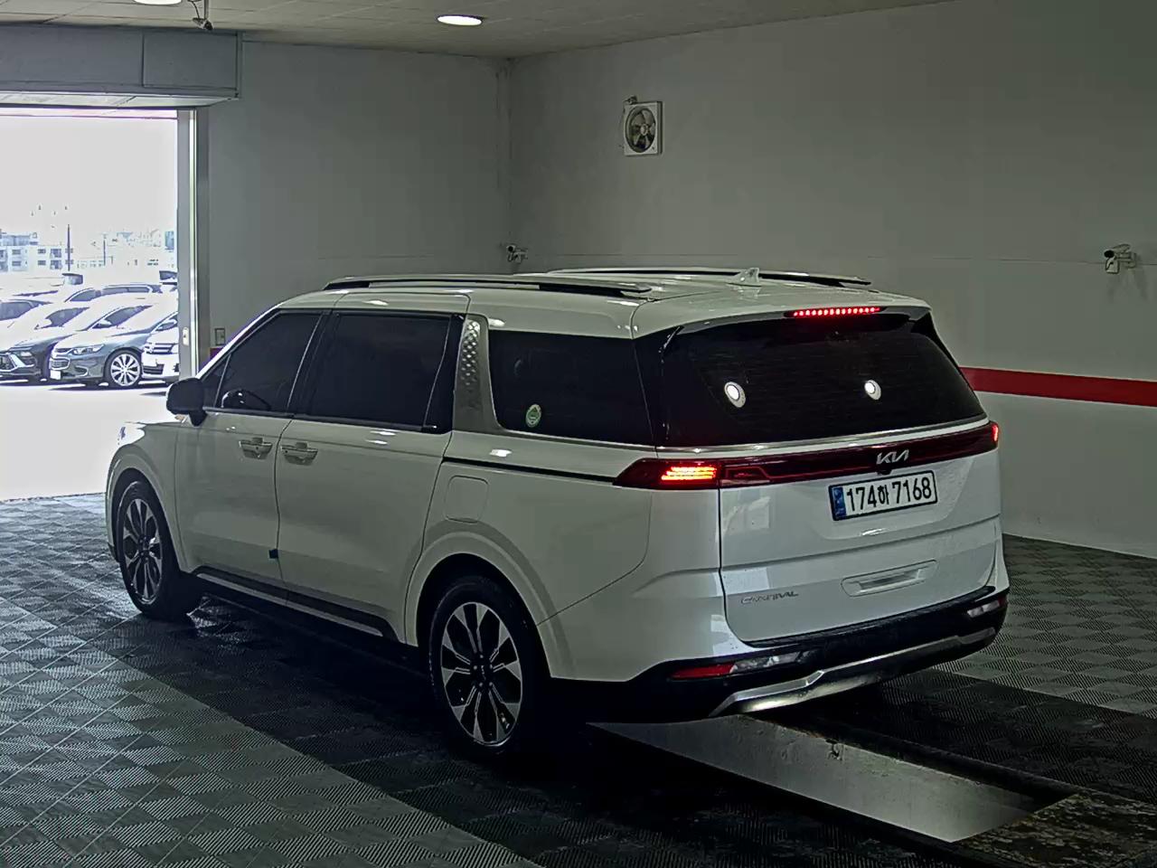 2023 - kia carnival