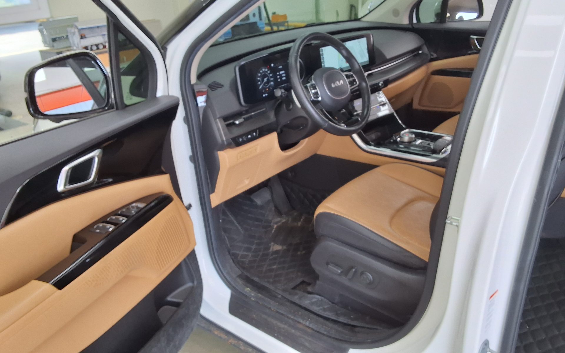 2023 - kia carnival
