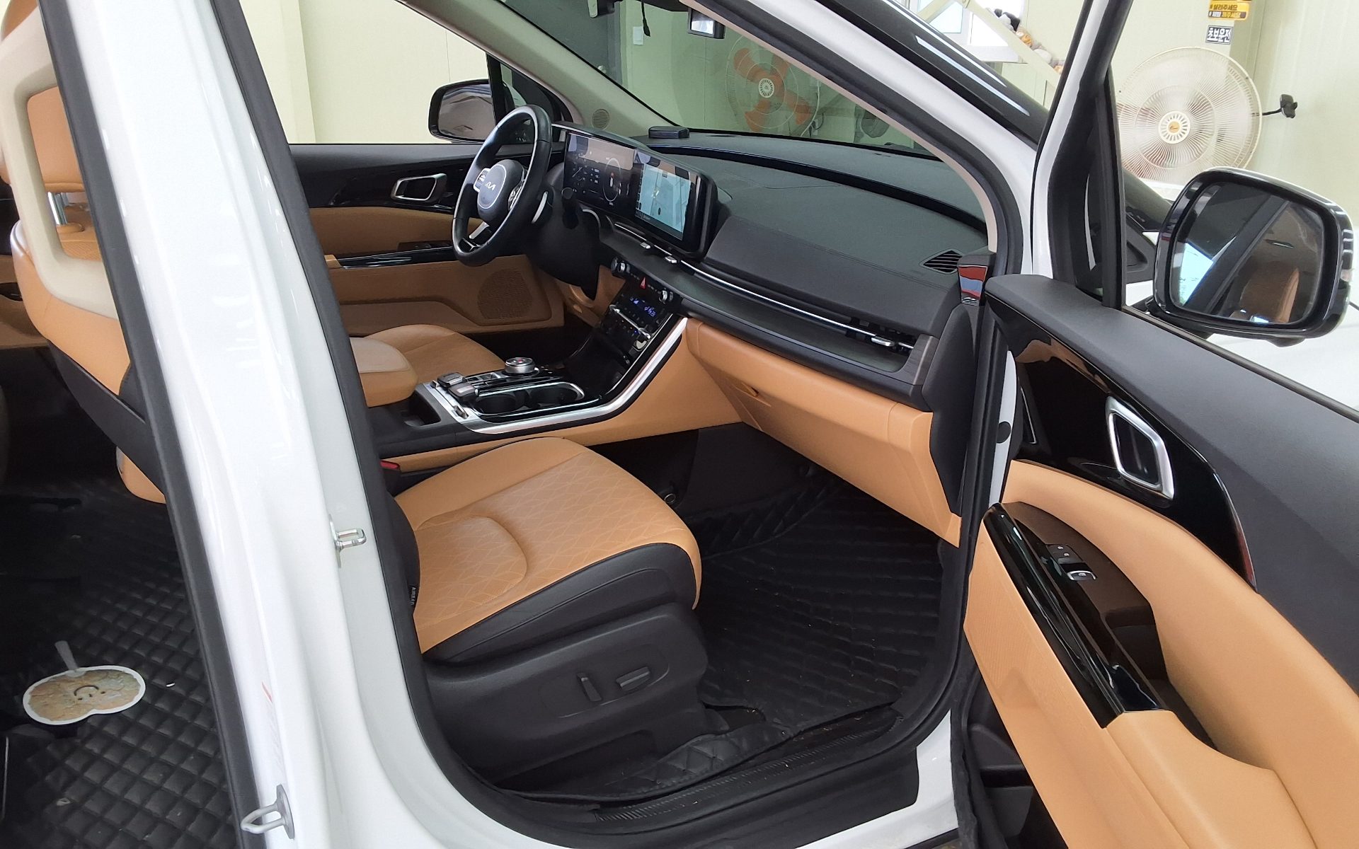 2023 - kia carnival