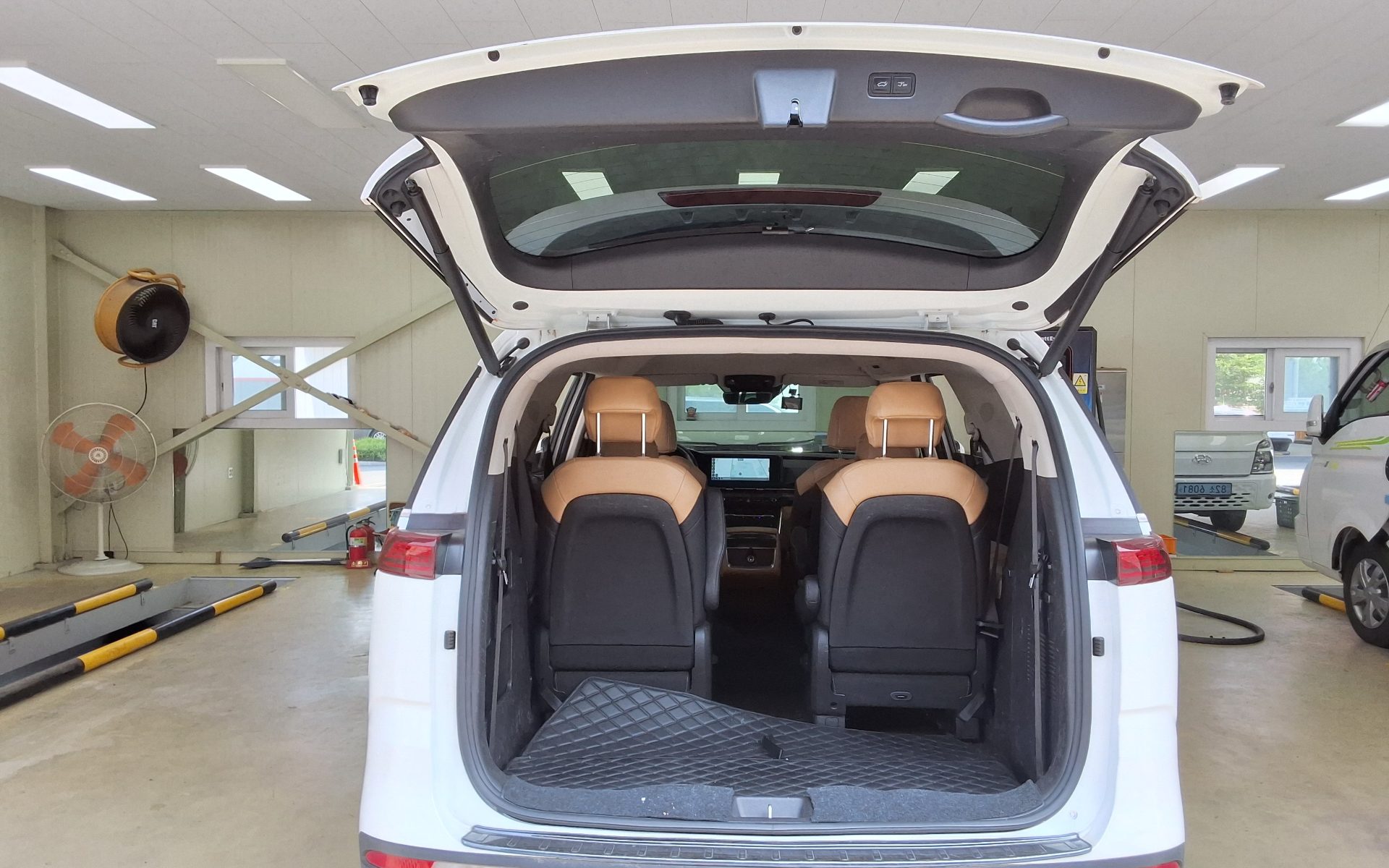 2023 - kia carnival