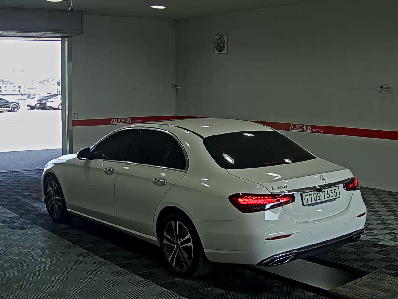 Mercedes-Benz E250 2023 — صورة 2