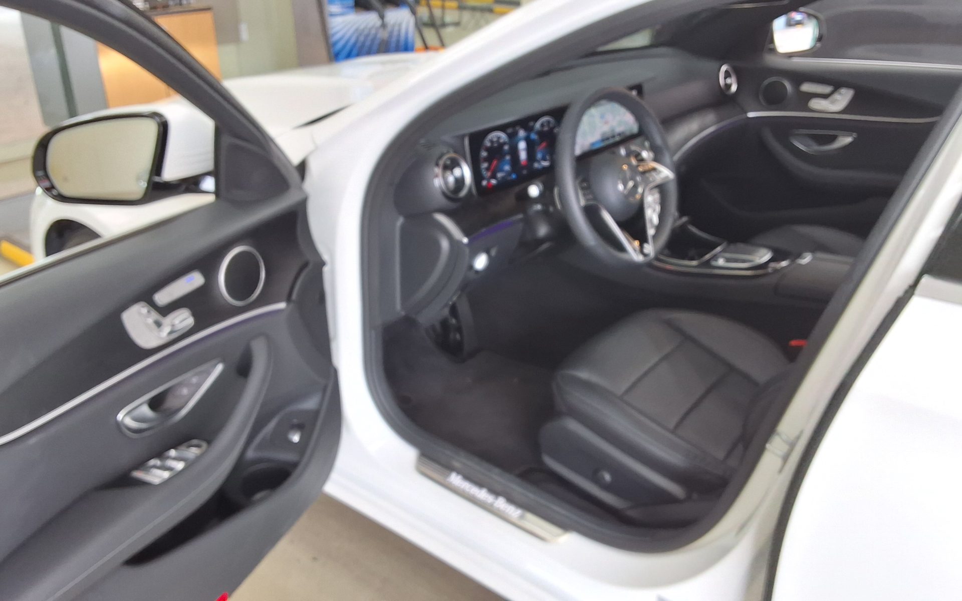 Mercedes-Benz E250 2023 — صورة 3
